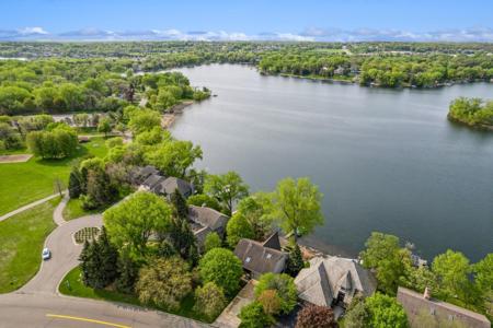 1001 Crystal Lake E