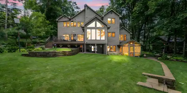 4208 Fairview Lane