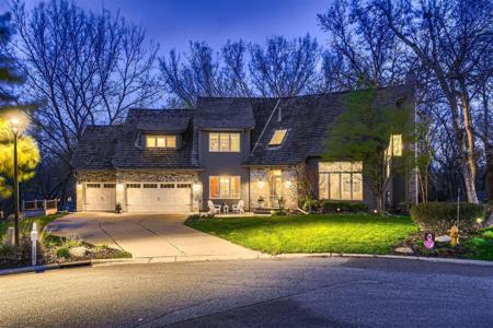 3255 Rosewood Lane N