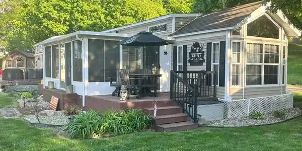 2221 Reubens #20 Lane SW