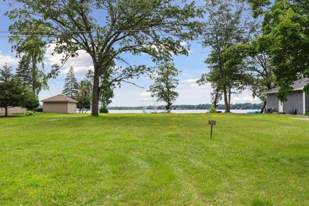 9127 N Shore Trail N