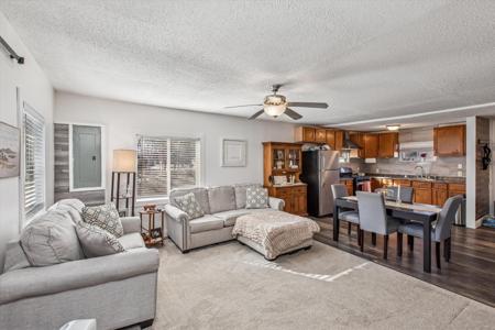 9508 N Shore Trail