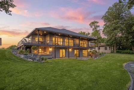 826 Shorewood Drive