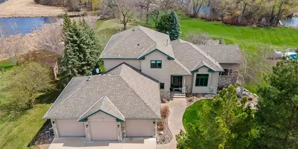 3520 Lakeside Drive