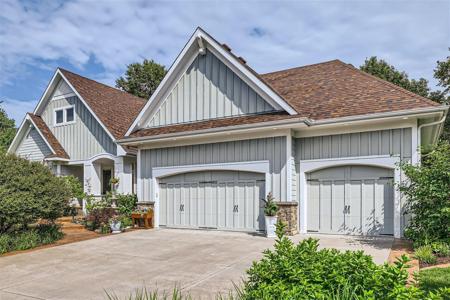 884 Fox Hollow