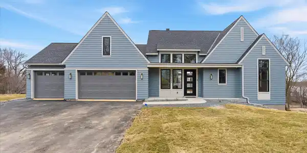 2682 Lakeview Court
