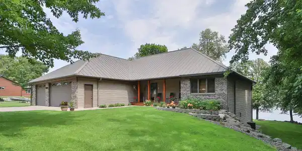 46566 Earle Brown