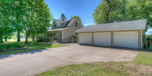 3513 Stark NE