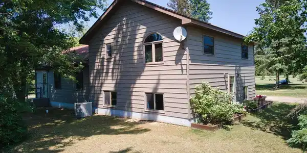 966 Trout Lake