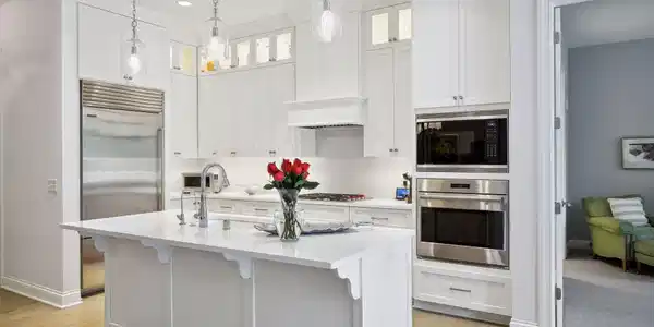 935 Lake E