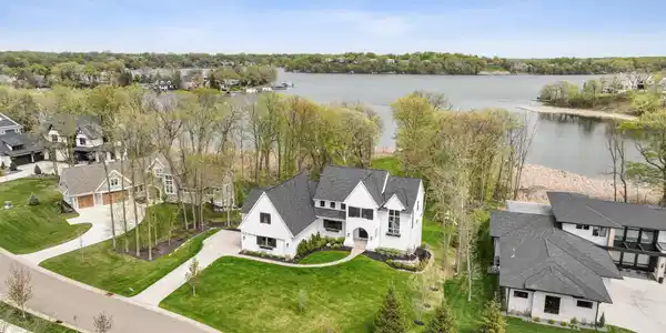 3722 Woodland Cove Parkway