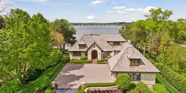 2700 Stone Arch Road