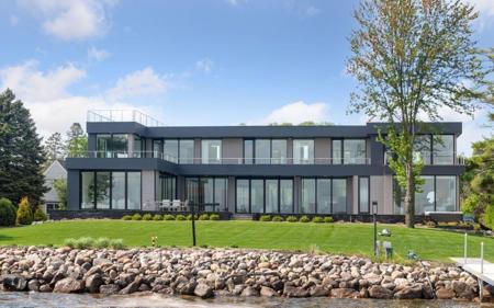 1225 Shoreline Drive