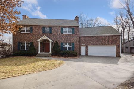 202 E Golden Lake Circle