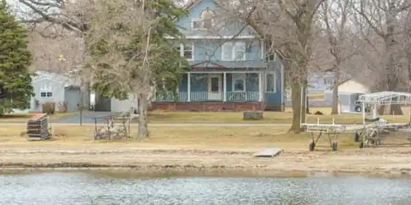504 Lakeshore