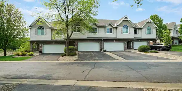 3652 Fox Tail NW
