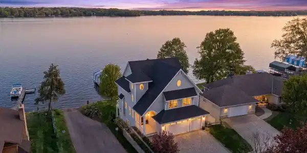 1748 Shorewood Lane