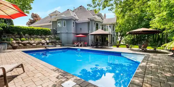 1135 Cove Circle