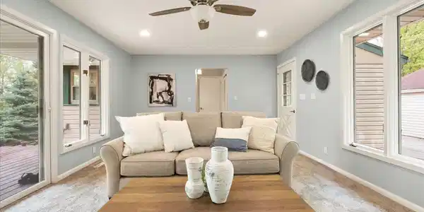 6140 Hawthorne