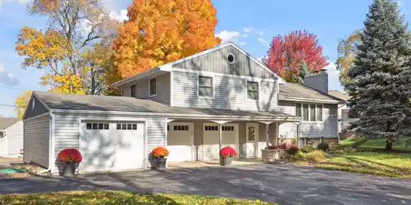 20 Interlachen Lane