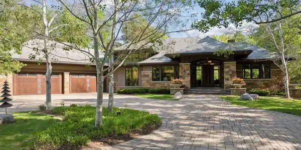 370 Ferndale Road W