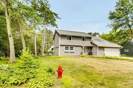 1124 Nightingale
