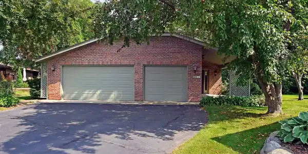 60 Inland Lane N