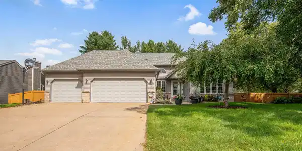 565 Oak Creek Drive S