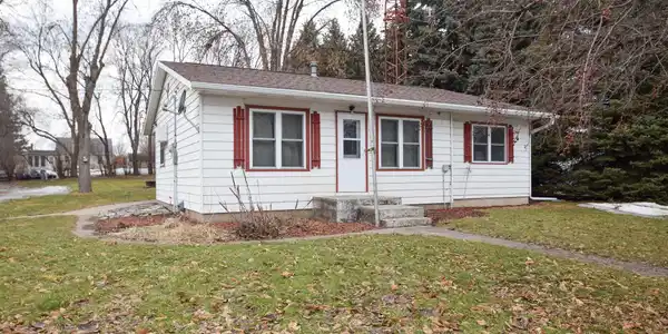 1409 Lakeland Drive NE