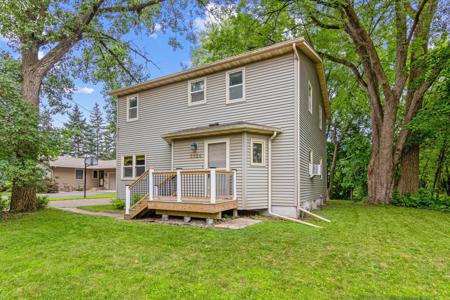 5924 Oakwood Manor NE