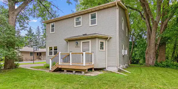 5924 Oakwood Manor NE