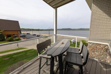 1215 N Lakeshore Drive