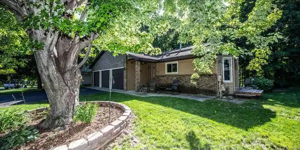 3407 Spruce Trail SW