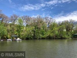 77 Shorewood Lane NE