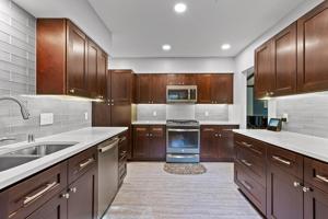 2911 Victoria N