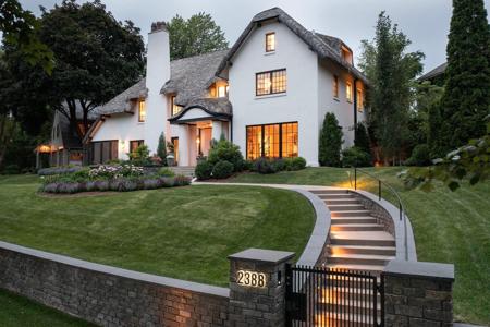 2388 W Lake Of The Isles Parkway