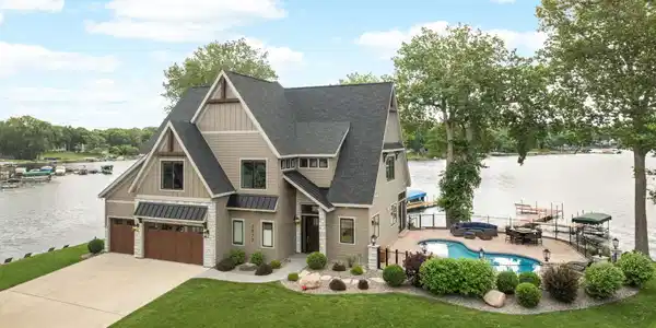3877 Island View Circle NW
