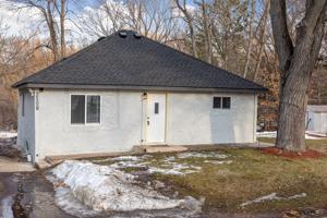 9508 N Shore Trail N