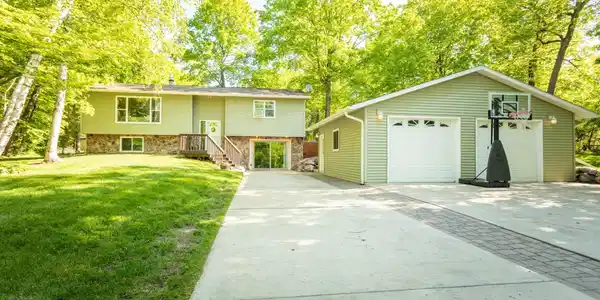 5111 Birchwood NW