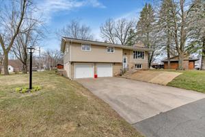 944 Hamlet Drive N