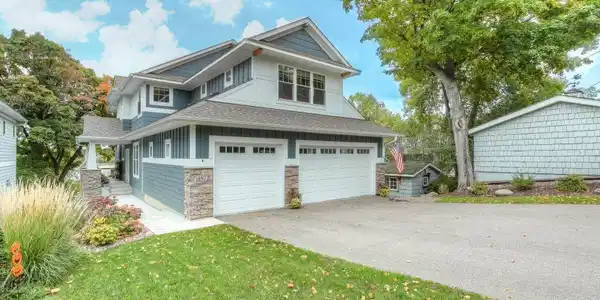 4972 Edgewater Drive