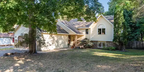 3214 Spruce Trail SW