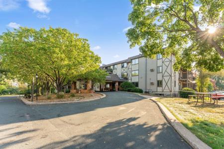 1304 W Medicine Lake Drive