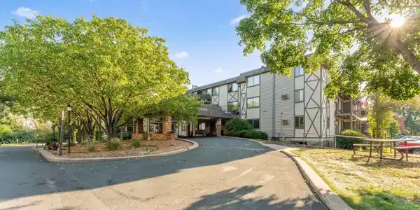 1304 W Medicine Lake Drive