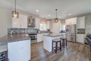 9416 North Shore Trail N