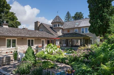 53 W Lake Boulevard