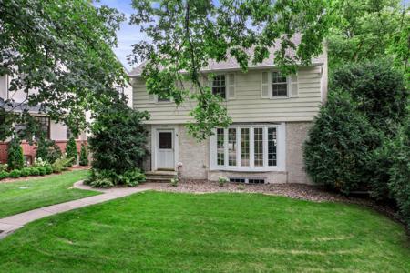 2129 Kenwood Parkway