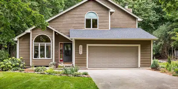 2551 Lakewood Lane