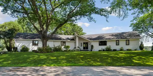 3550 Island View Circle NW