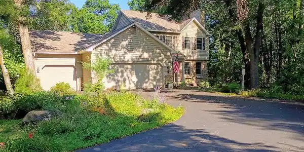 303 Hazel Street W